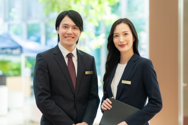 【正社員/英語・中国語】日本を代表する5つ星ホテルの料飲サービス＠東京