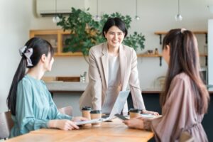 採用　商品企画　外国人　就職